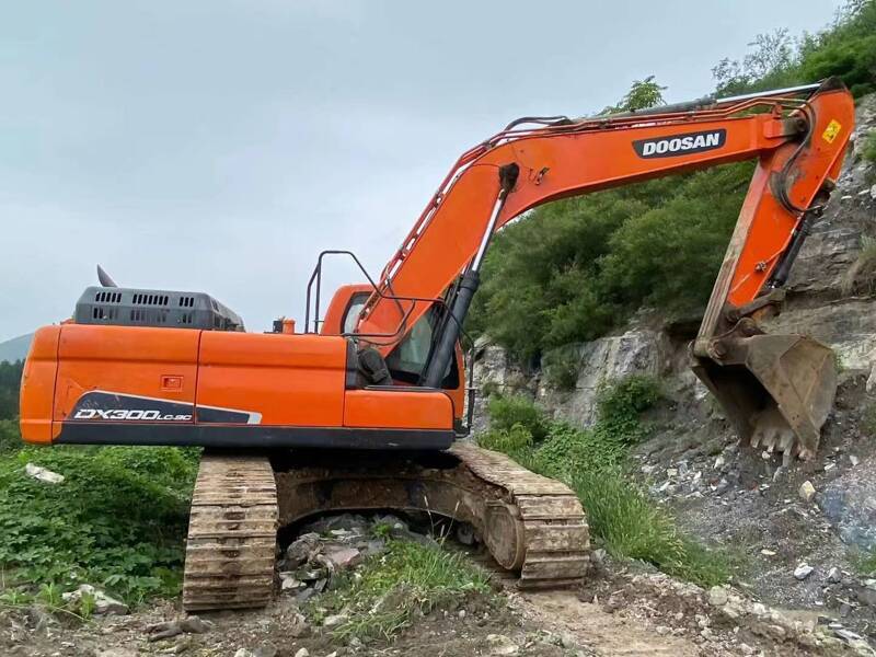 2018 year used Doosan DX300-9C excavator