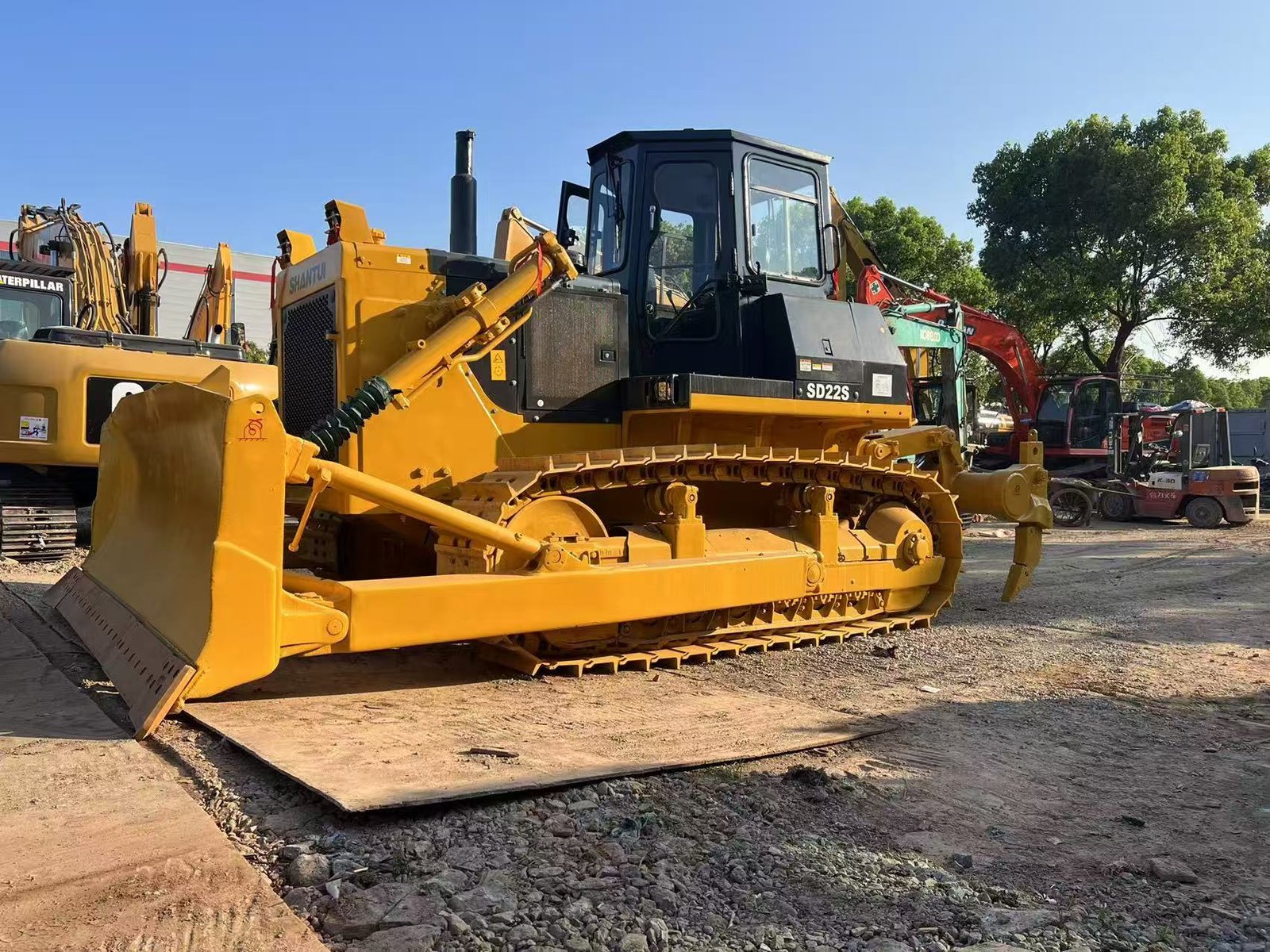 Used Shantui SD22S bulldozer