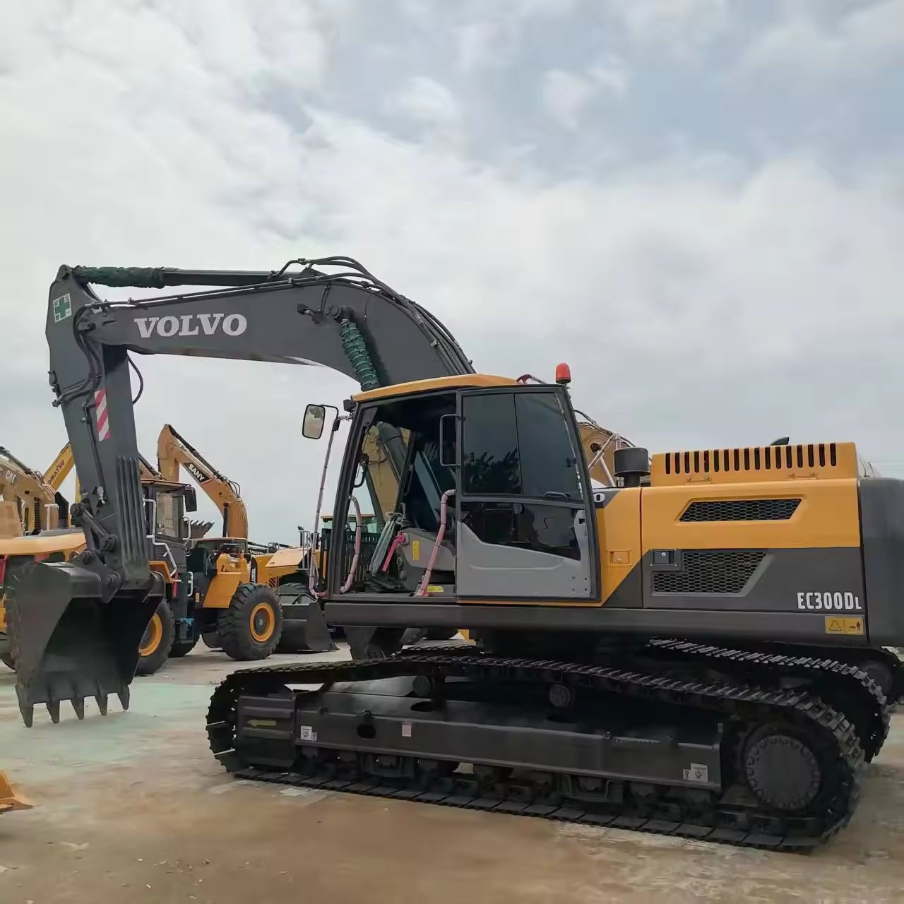 Used Volvo EC300DL excavator