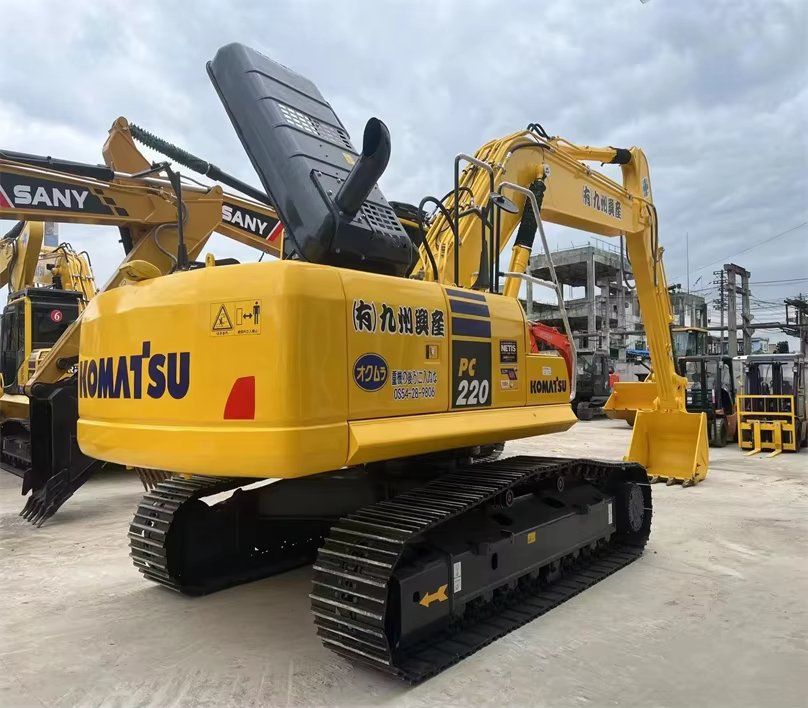 Used komatsu pc220-8 excavator