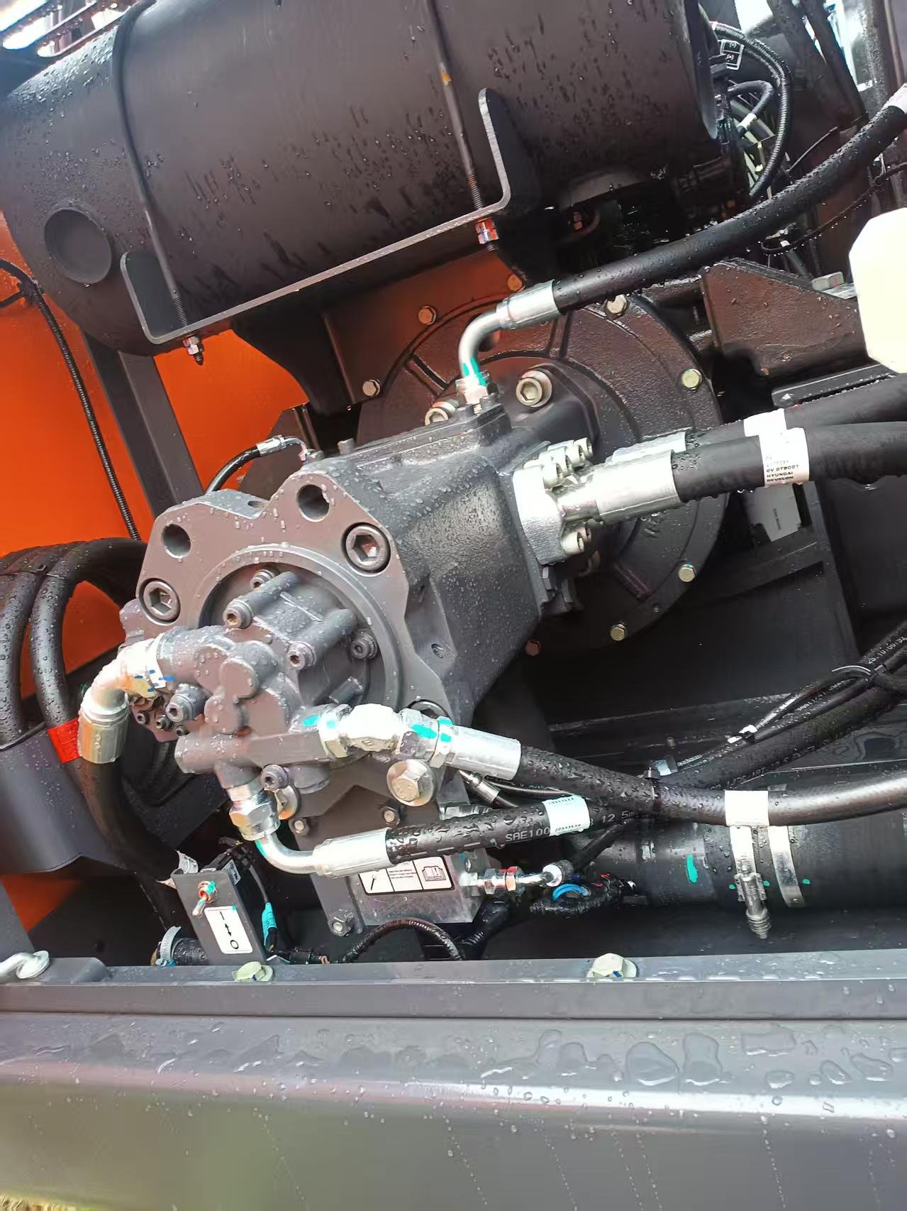 DEVELON DX220LCA excavator3